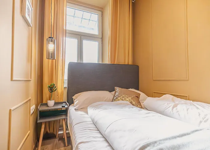 Bright 4br Getaway Near Westbahnhof Station וינה