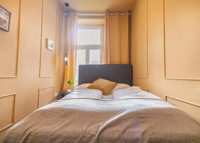 Bright 4br Getaway Near Westbahnhof Station דירה *