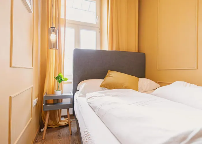 Bright 4br Getaway Near Westbahnhof Station וינה
