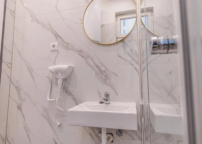 Bright 4br Getaway Near Westbahnhof Station * וינה